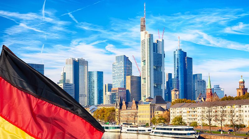 Allemagne | Francfort |drapeau | gratte-ciel | ville | métropole | fleuve | ciel